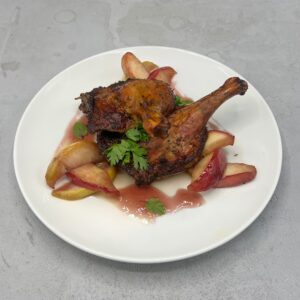 KACZKA PIECZONA W JABŁKACH I MIODZIE