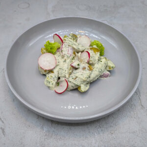 SAŁATKA ZIEMNIACZANA Z MUSZTARDĄ FRANCUSKĄ, RZODKIEWKĄ I KOPERKIEM