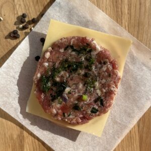 STEK SIEKANY WOŁOWO-WIEPRZOWY Z MOZZARELLĄ I PROVOLONE