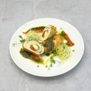 ROLADKI Z KURCZAKA W SOSIE BAZYLIOWO-POMIDOROWYM