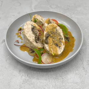 ROLADKI Z KURCZAKA Z PIECZARKĄ I PAPRYKĄ W SOSIE WŁASNYM