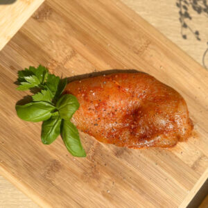 PIERŚ KURCZAKA MARYNOWANA W PAPRYCE