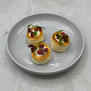 VOL-AU-VENT KOZI SER I OWOC