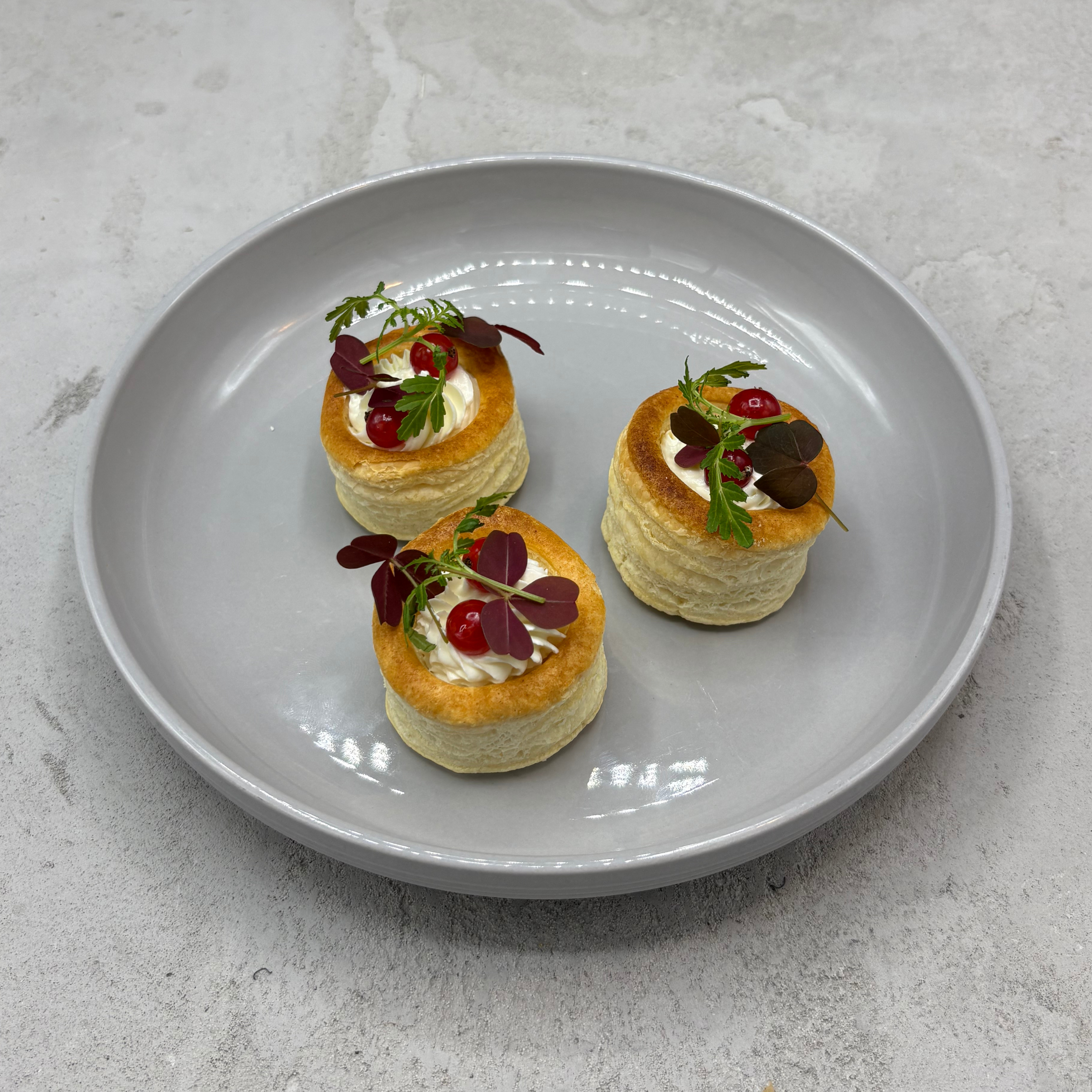 VOL-AU-VENT KOZI SER I OWOC