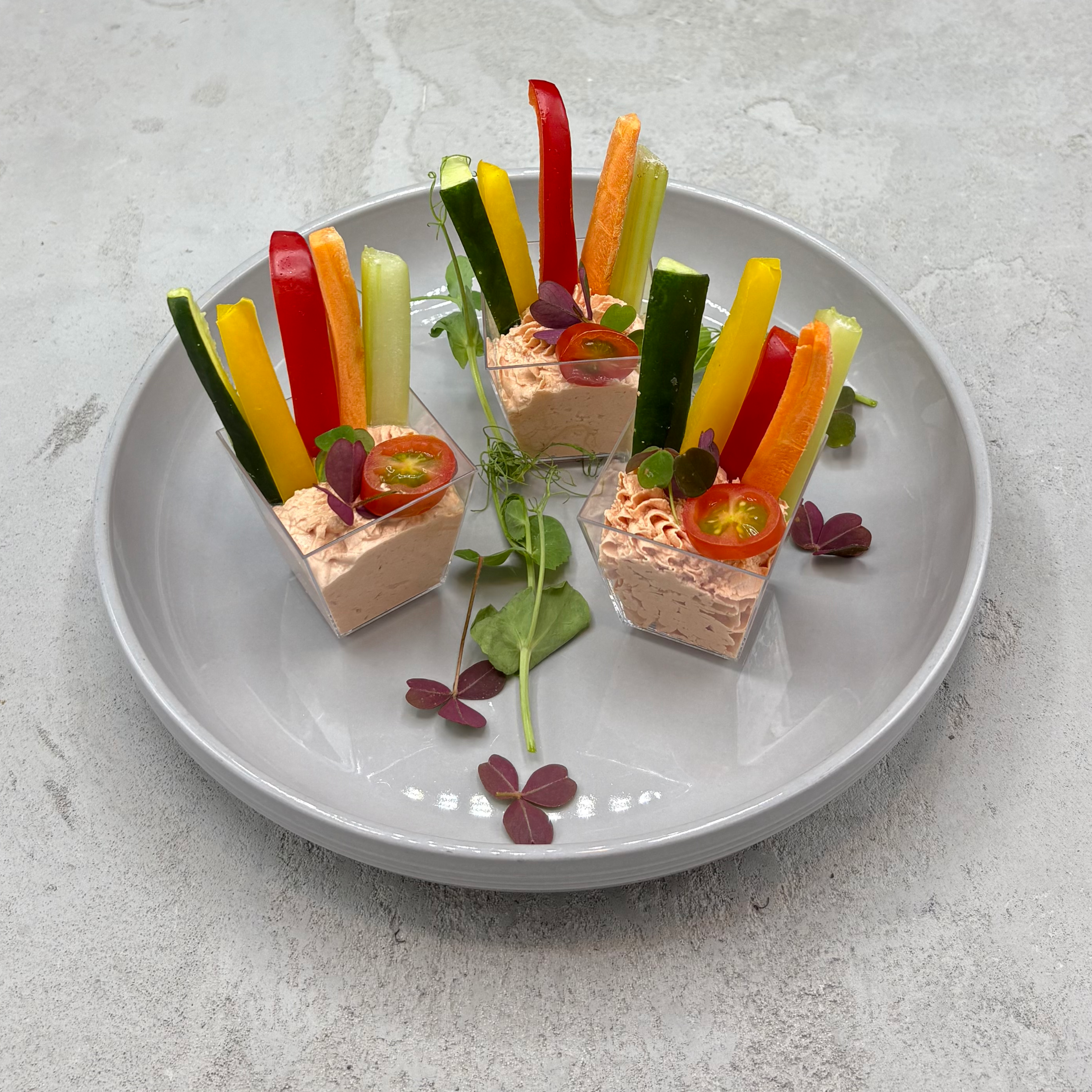 HUMMUS Z WARZYWAMI