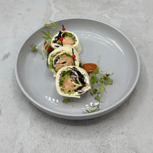 WRAP Z ŁOSOSIEM I SERKIEM MASCARPONE