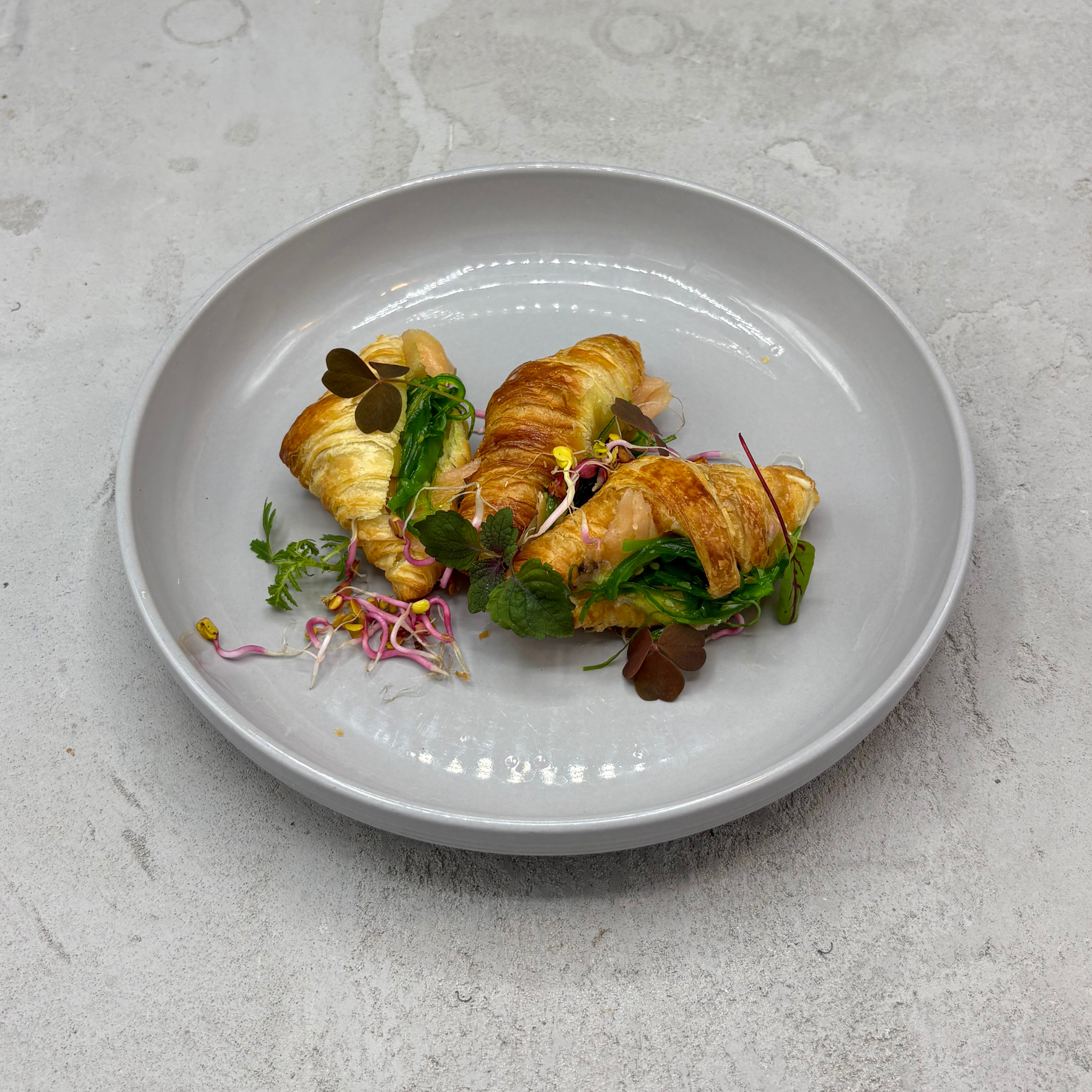MINI CROISSANT ŁOSOŚ I WAKAME