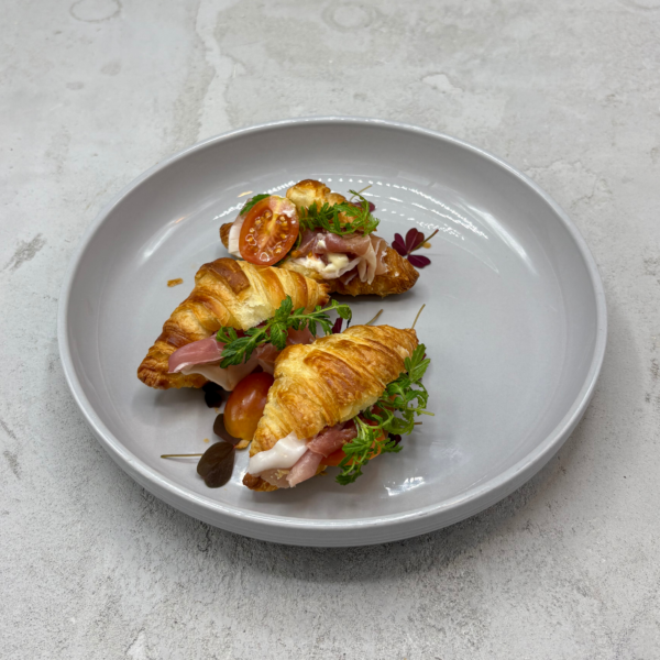 MINI CROISSANT SZYNKA I POMIDOR